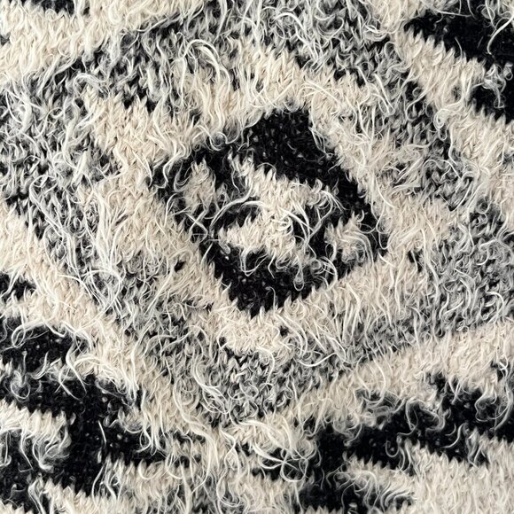 McGinn Eyelash Aztec Sweater Size Large Bohemian Geometric - Picture 5 of 7